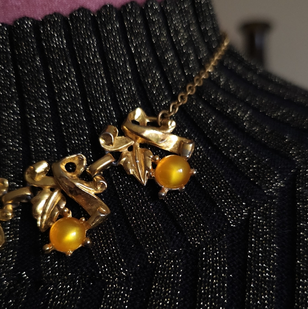 1950's Moonglow Thermoset Lucite Necklace. Vintage Necklace. Moonglow. - Picture 4 of 11